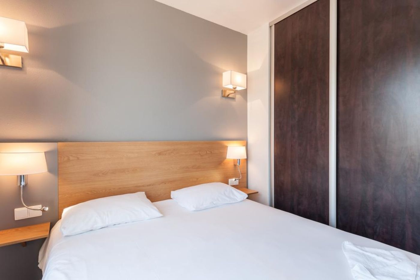 Residhotel Le Grand Prado-France-MARSEILLE-Room-1