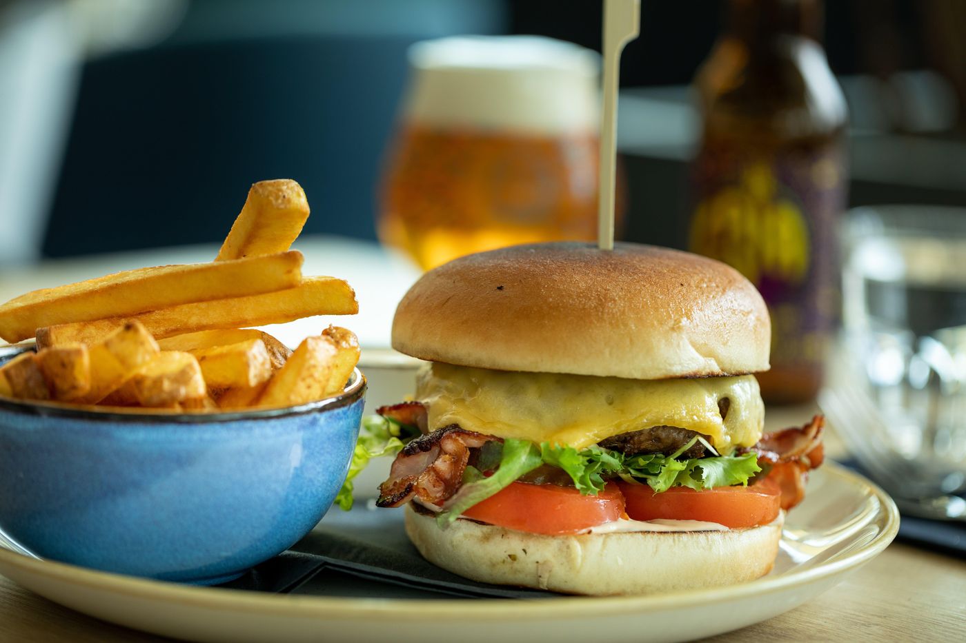 Holiday-Inn-Express-Amsterdam---North-Riverside-Restaurant-40