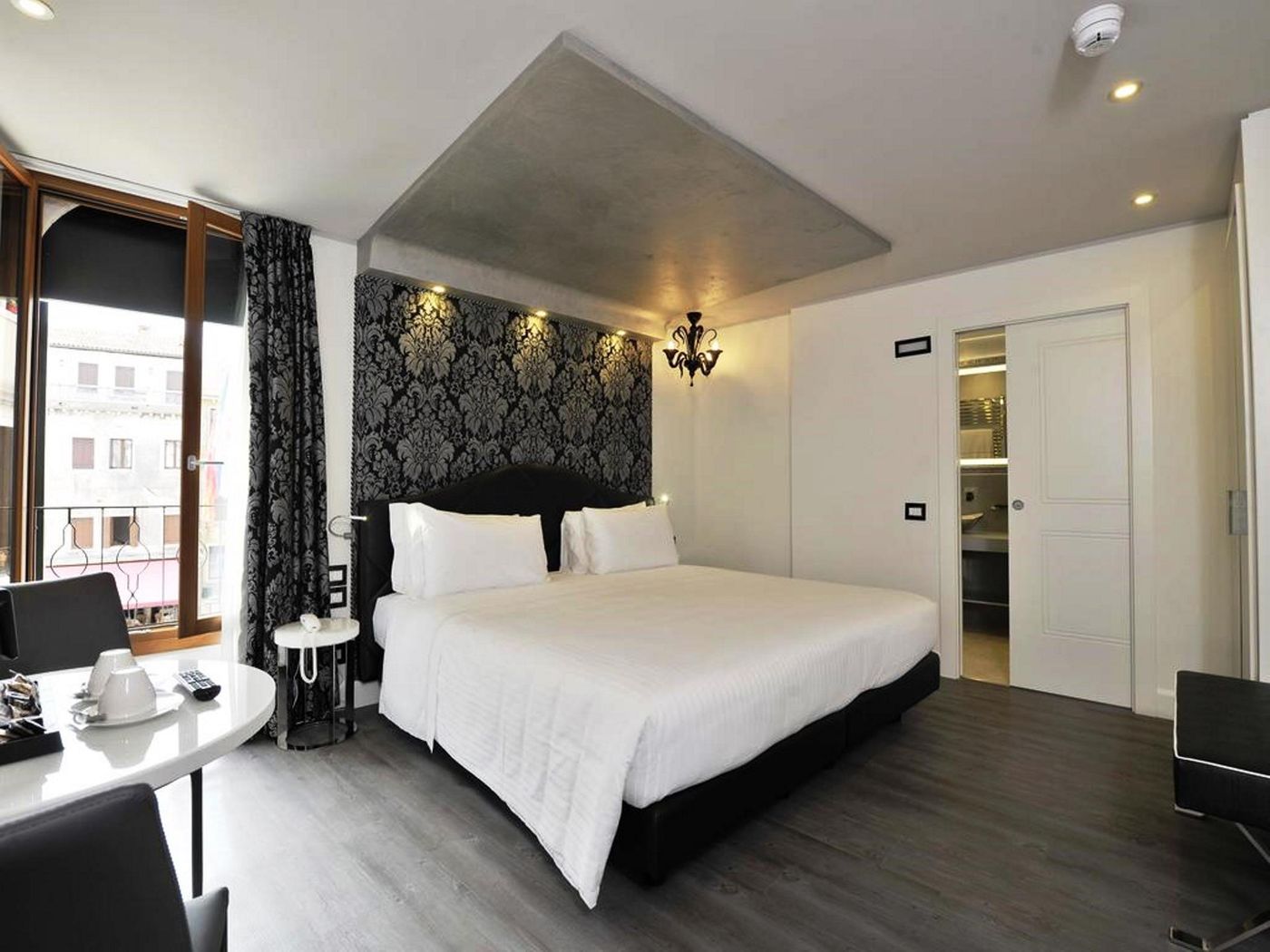 Al-Theatro-Palace-Room-14