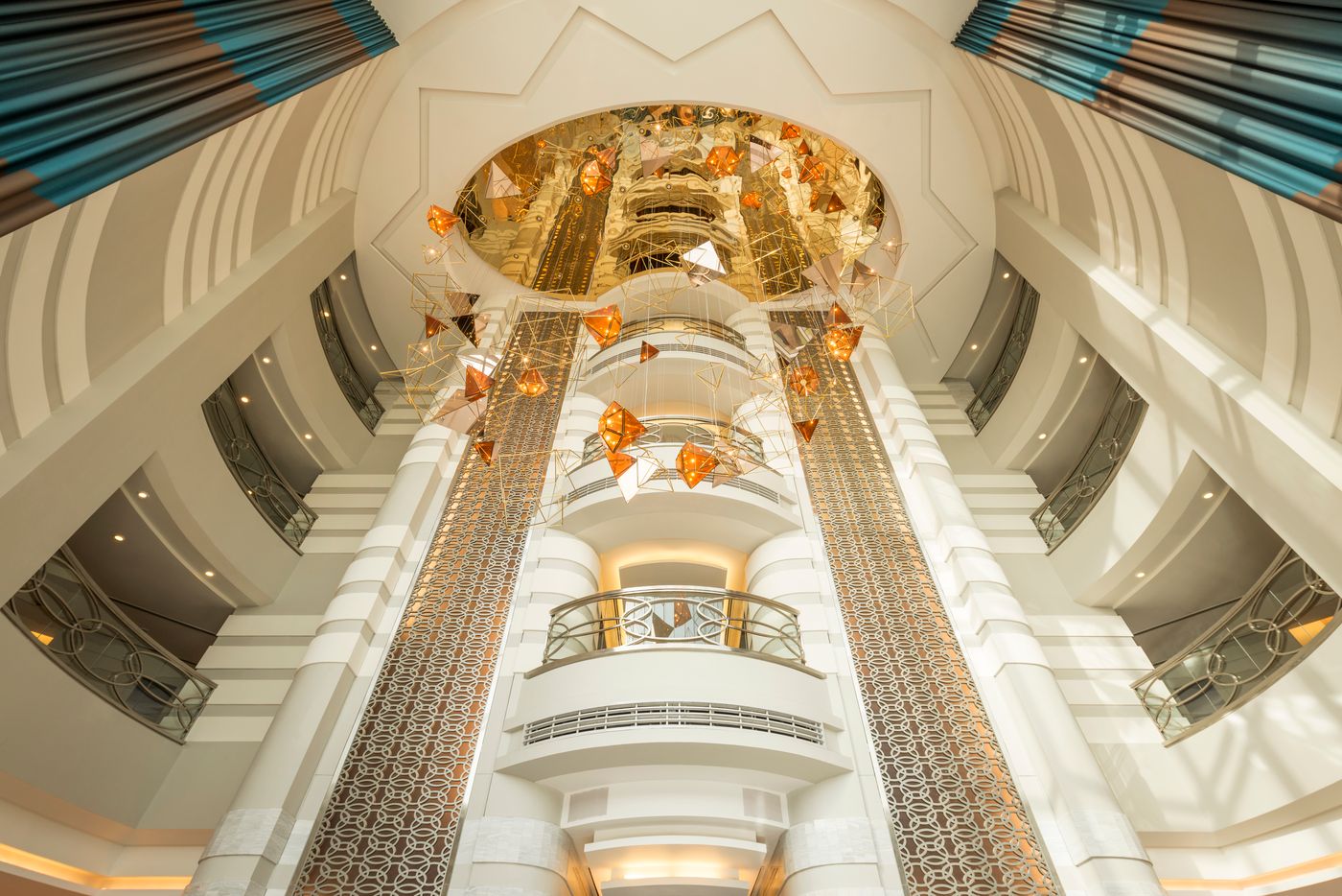 Sheraton-Dubai-Mall-of-the-Emirates-Hotel-Lobby-74