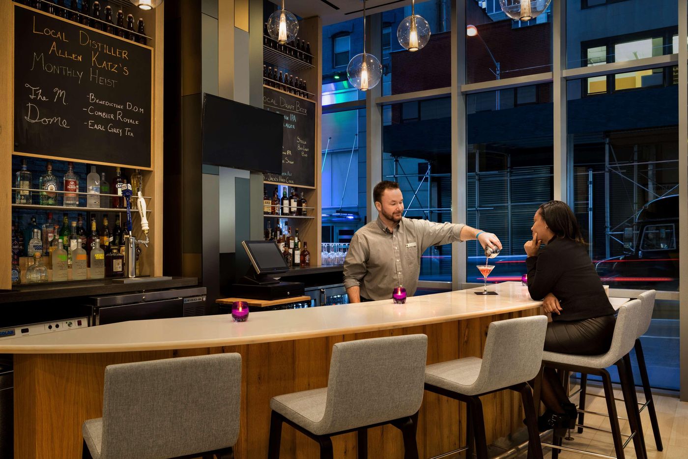 Embassy-Suites-by-Hilton-New-York-Manhattan-Times-Sq-Bar-16