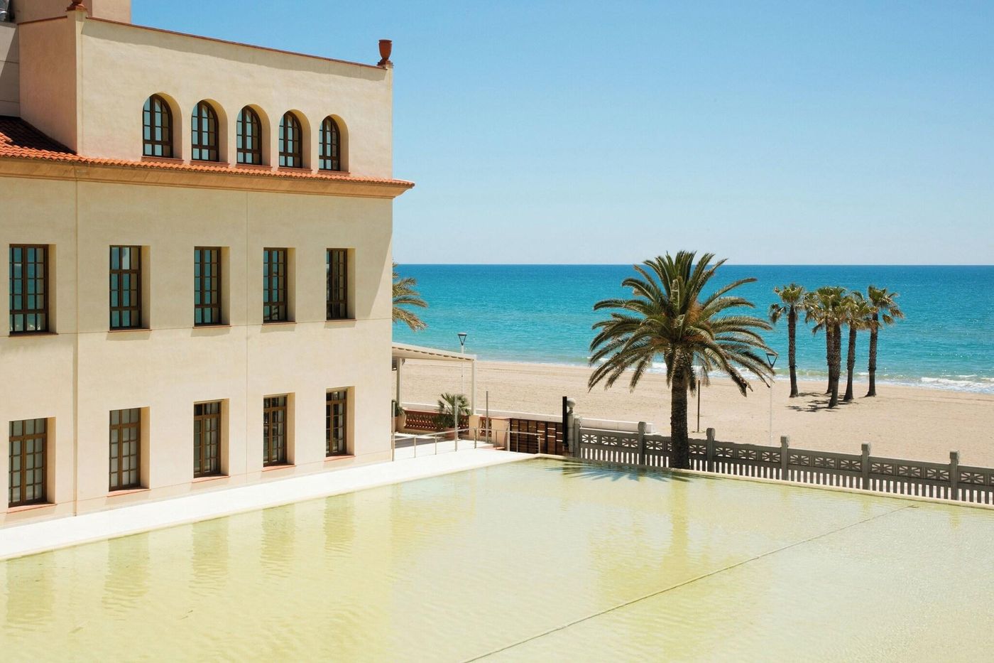 Le-Meridien-Ra-Beach-Hotel---Spa-Room-1