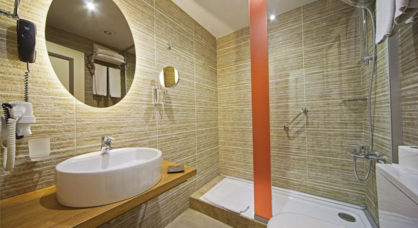 All-Seasons-Hotel-Room-18