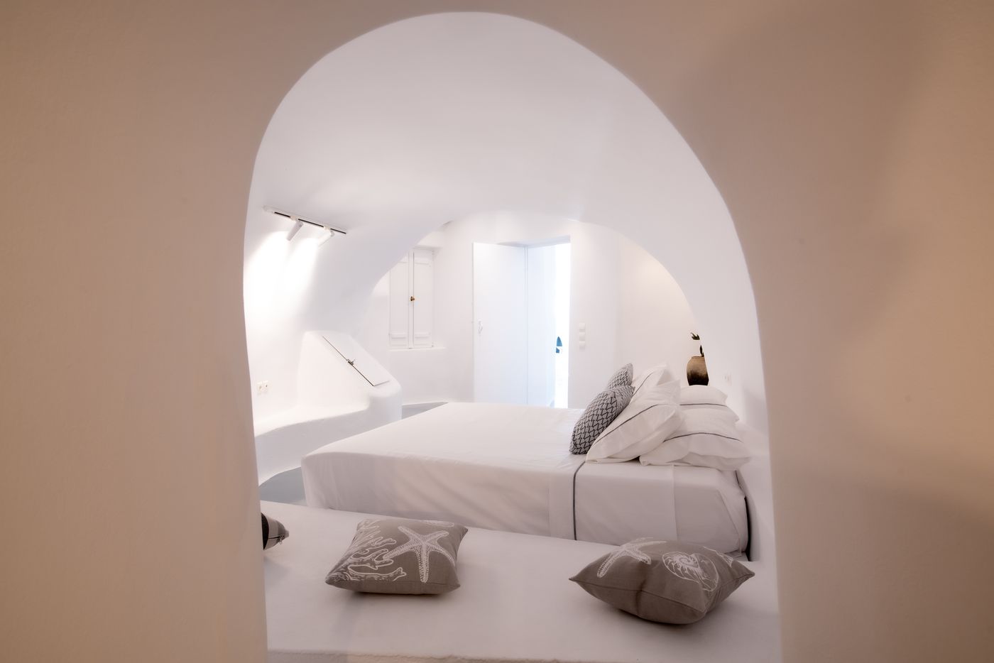 Heaven-s-Edge-Room-15