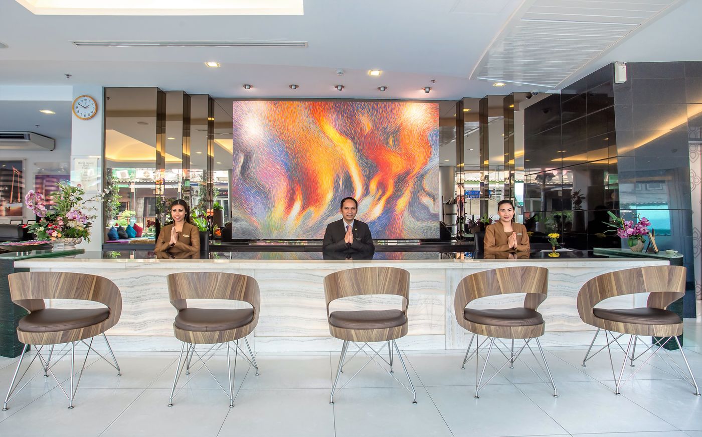 Nouvo-City-Hotel-Lobby-10