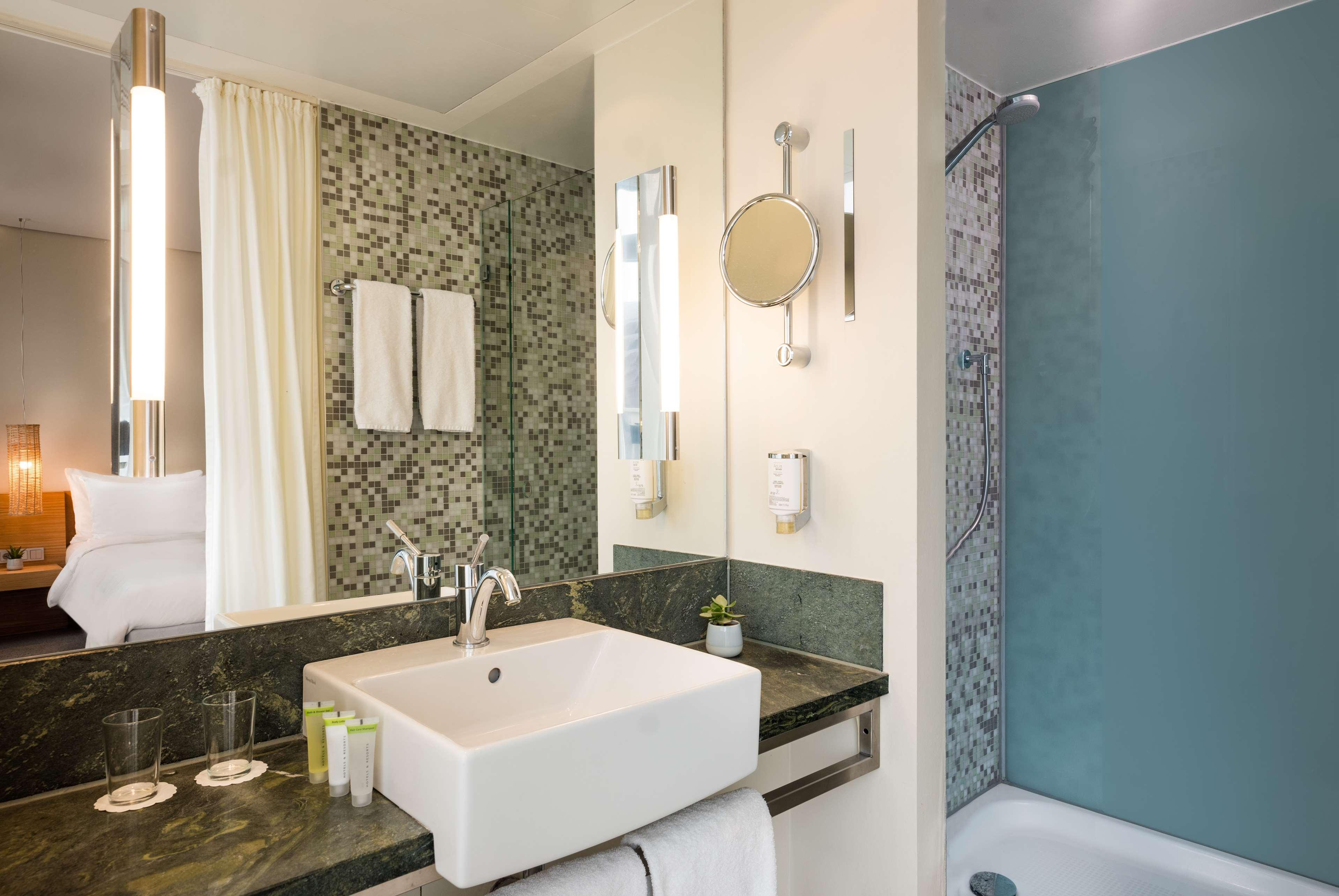 Lindner-Hotel-Berlin-Ku-damm--part-of-JdV-by-Hyatt-Room-56