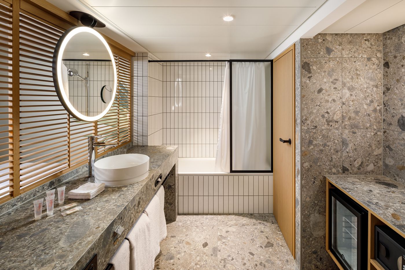 Alpha by Fassbind-Switzerland-LAUSANNE-Room-10