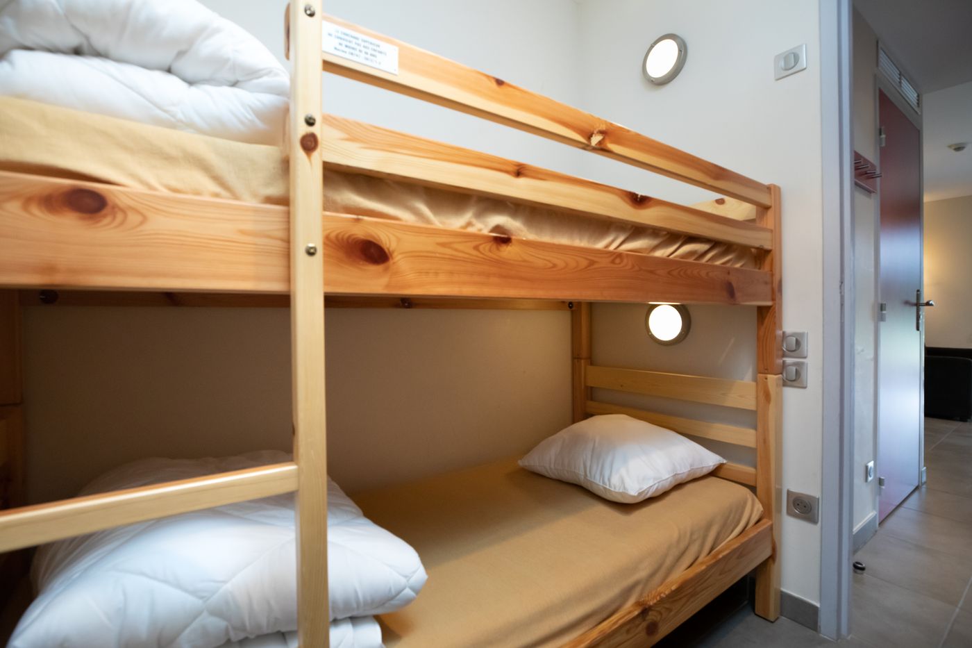 SOWELL-RESIDENCES-Les-Perles-de-Saint-Tropez-Room-28