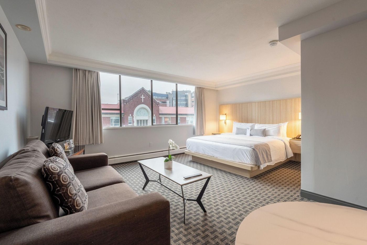 Century-Plaza-Hotel---Spa-Vancouver-Room-32