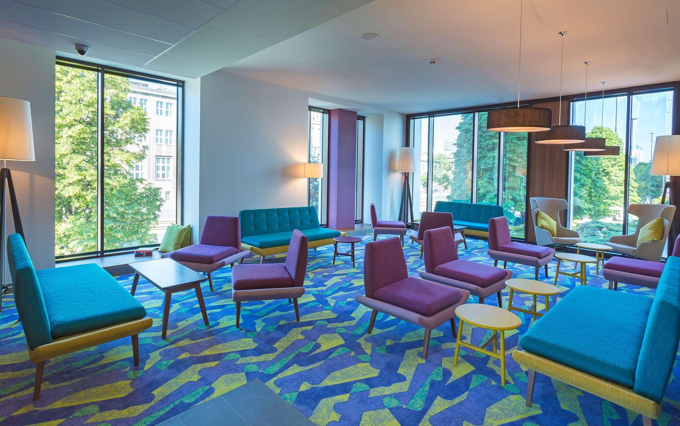 Hampton-by-Hilton-Warsaw-City-Centre-Lobby-2