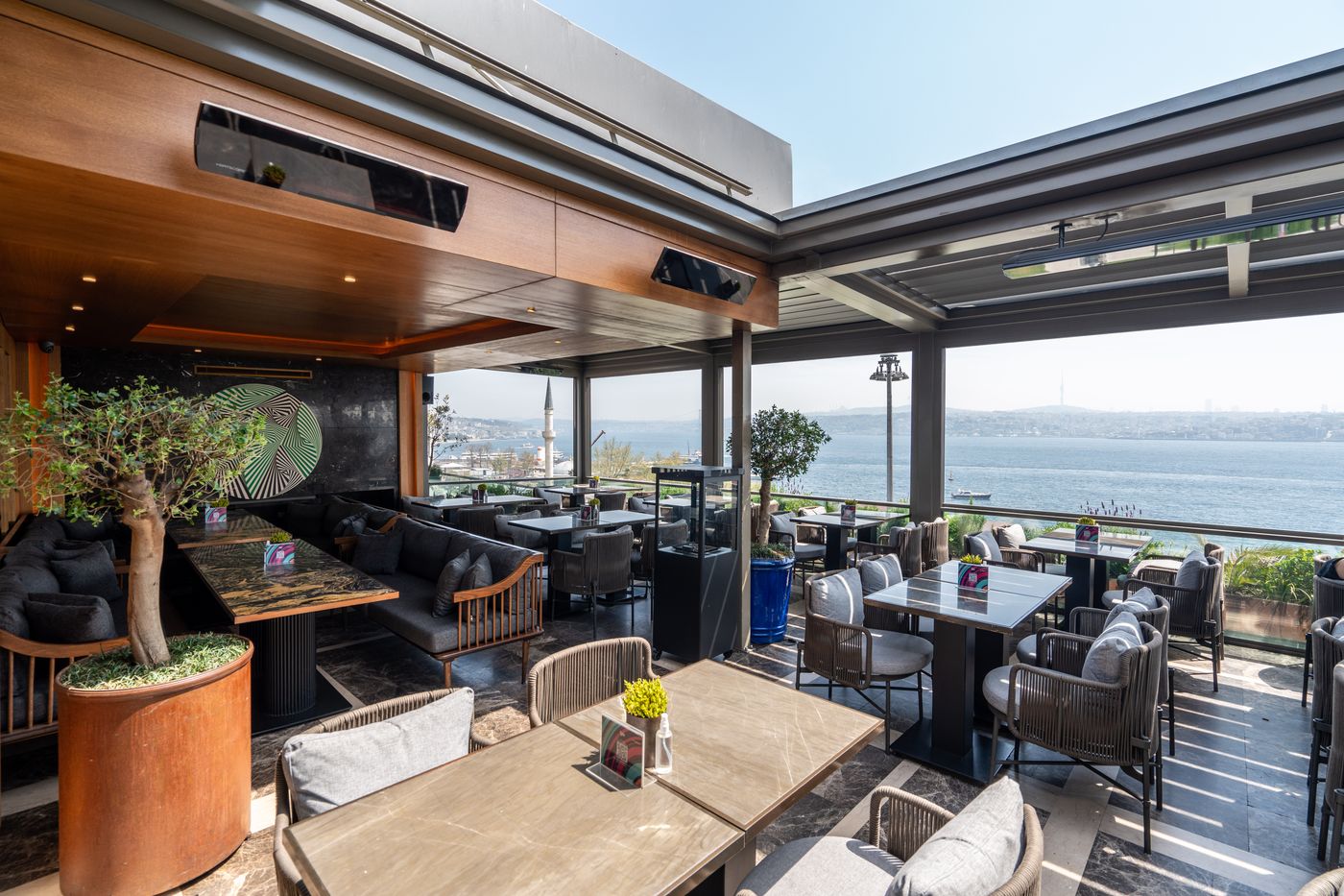 Zimmer-Bosphorus-Hotel-Terrace-28