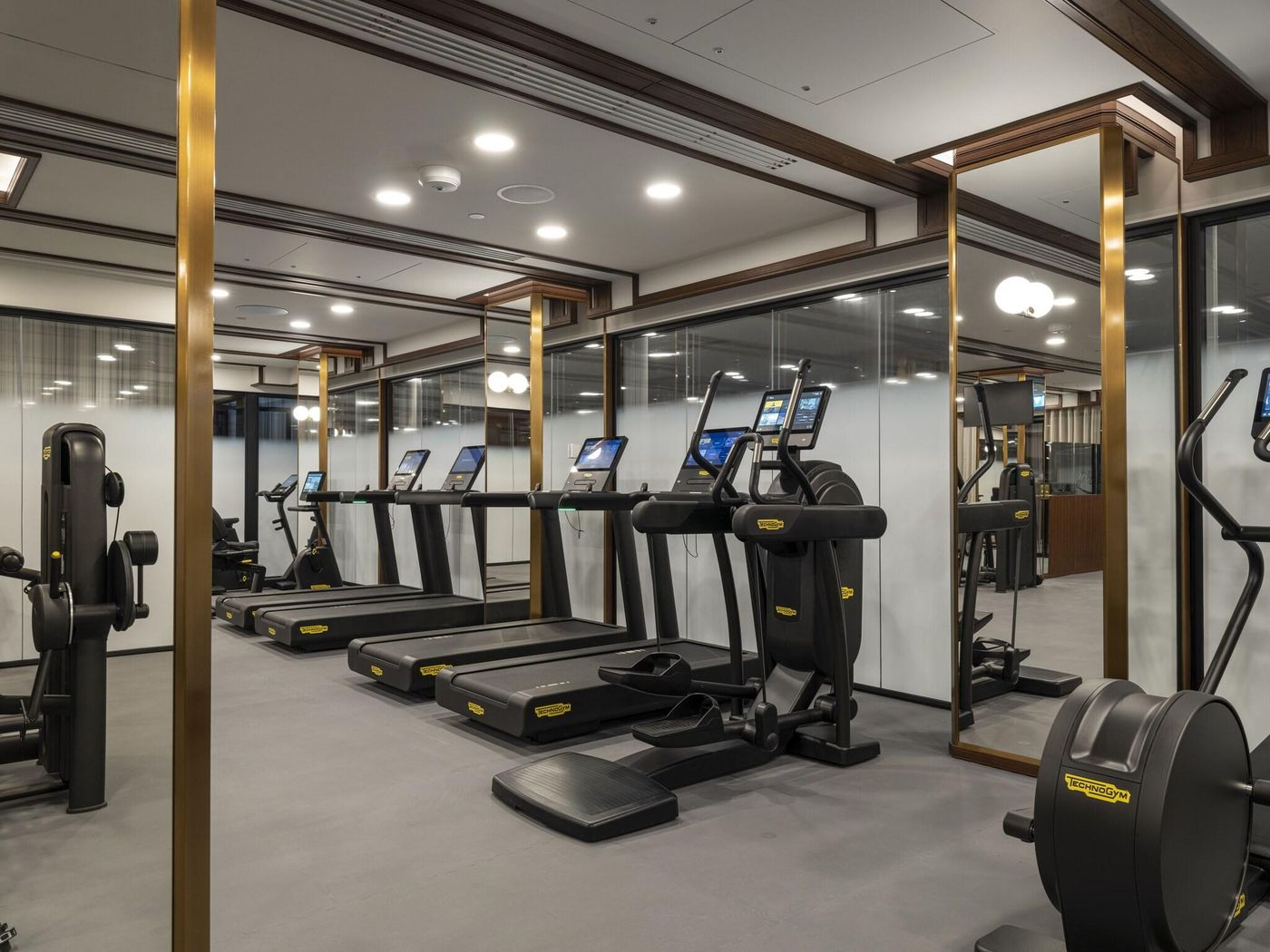 The-Peninsula-Istanbul-Pool-79