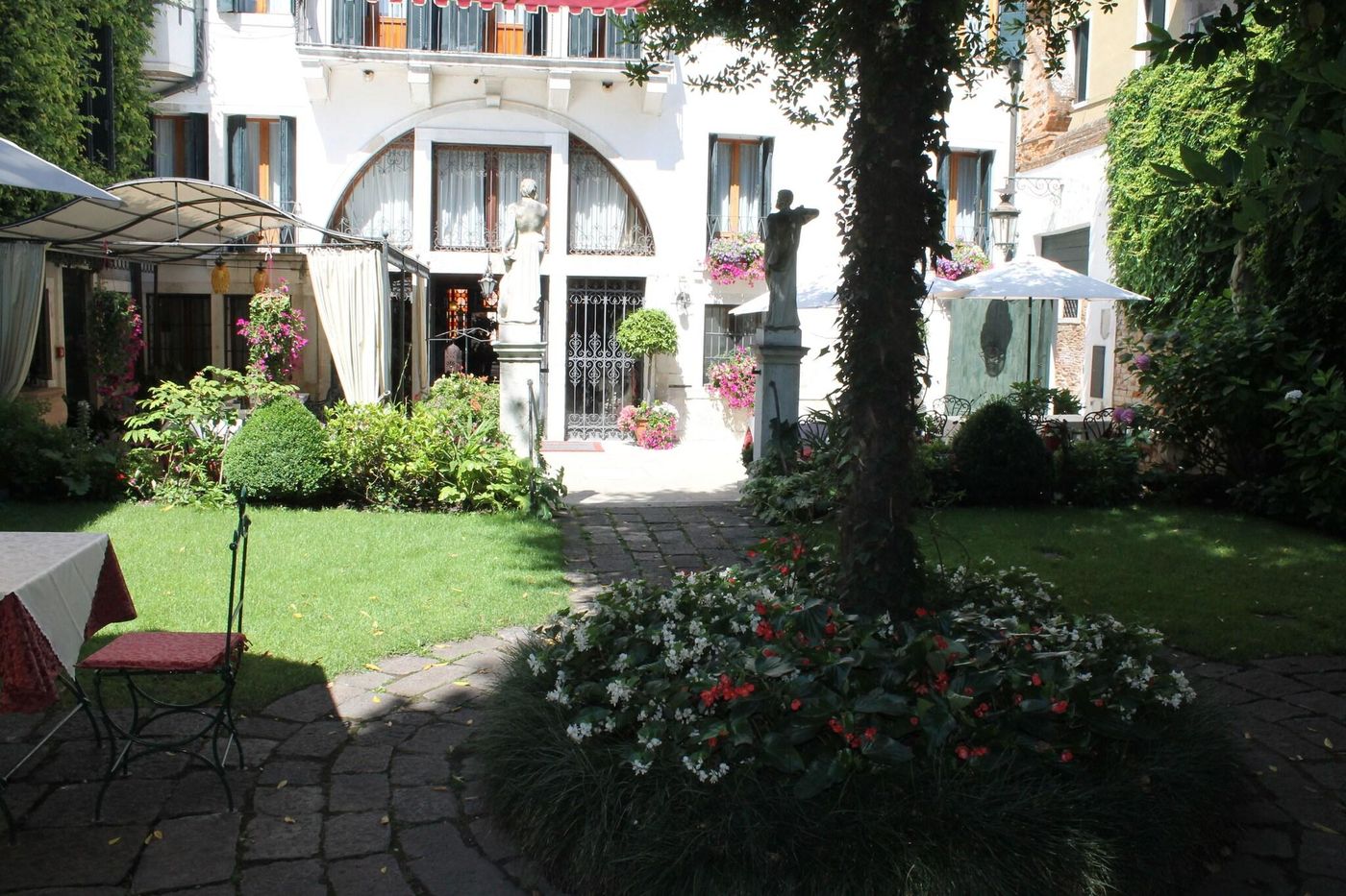 Palazzo-Abadessa-Terrace-8