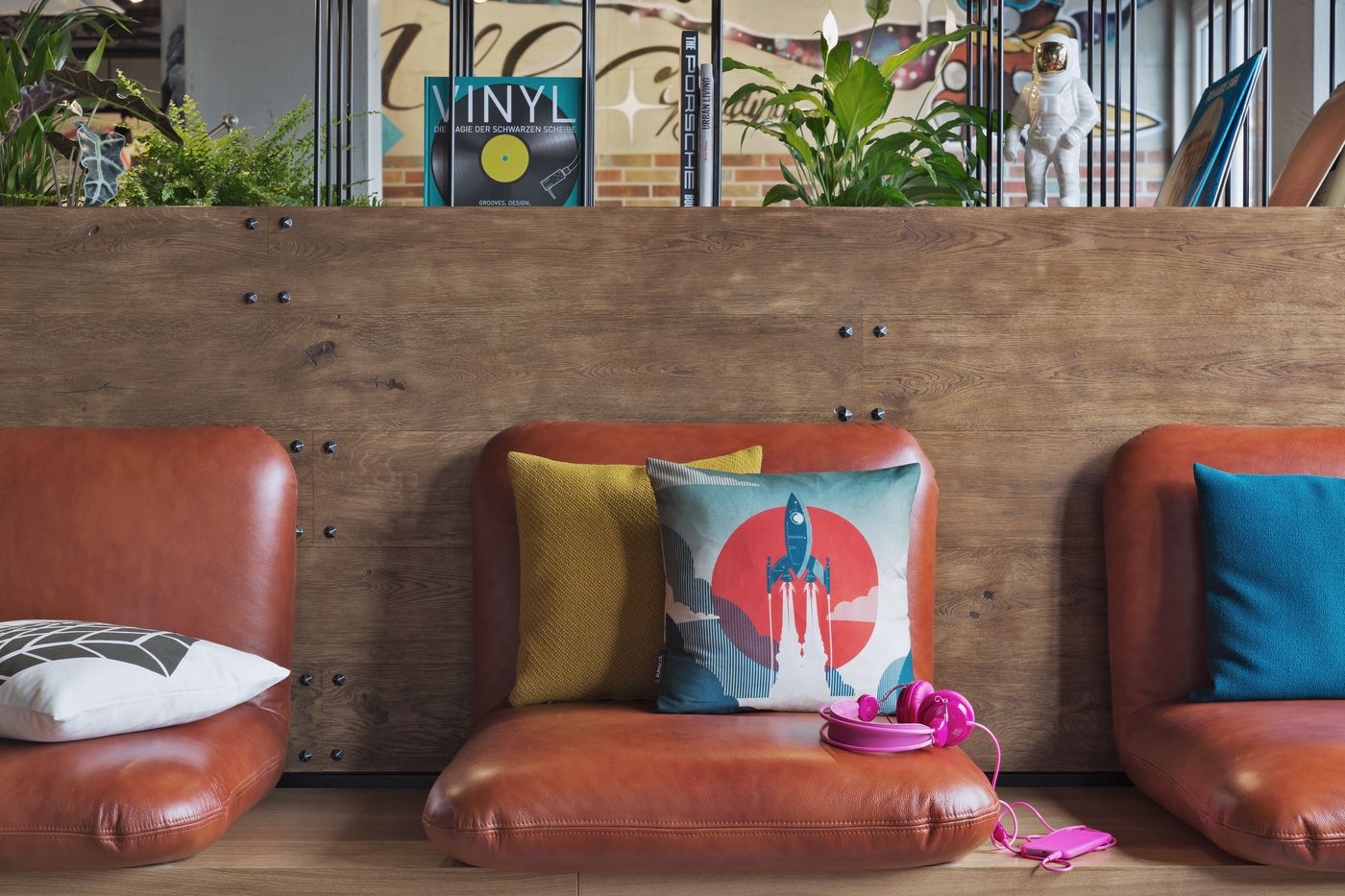 Moxy-Berlin-Humboldthain-Park-Lobby-2