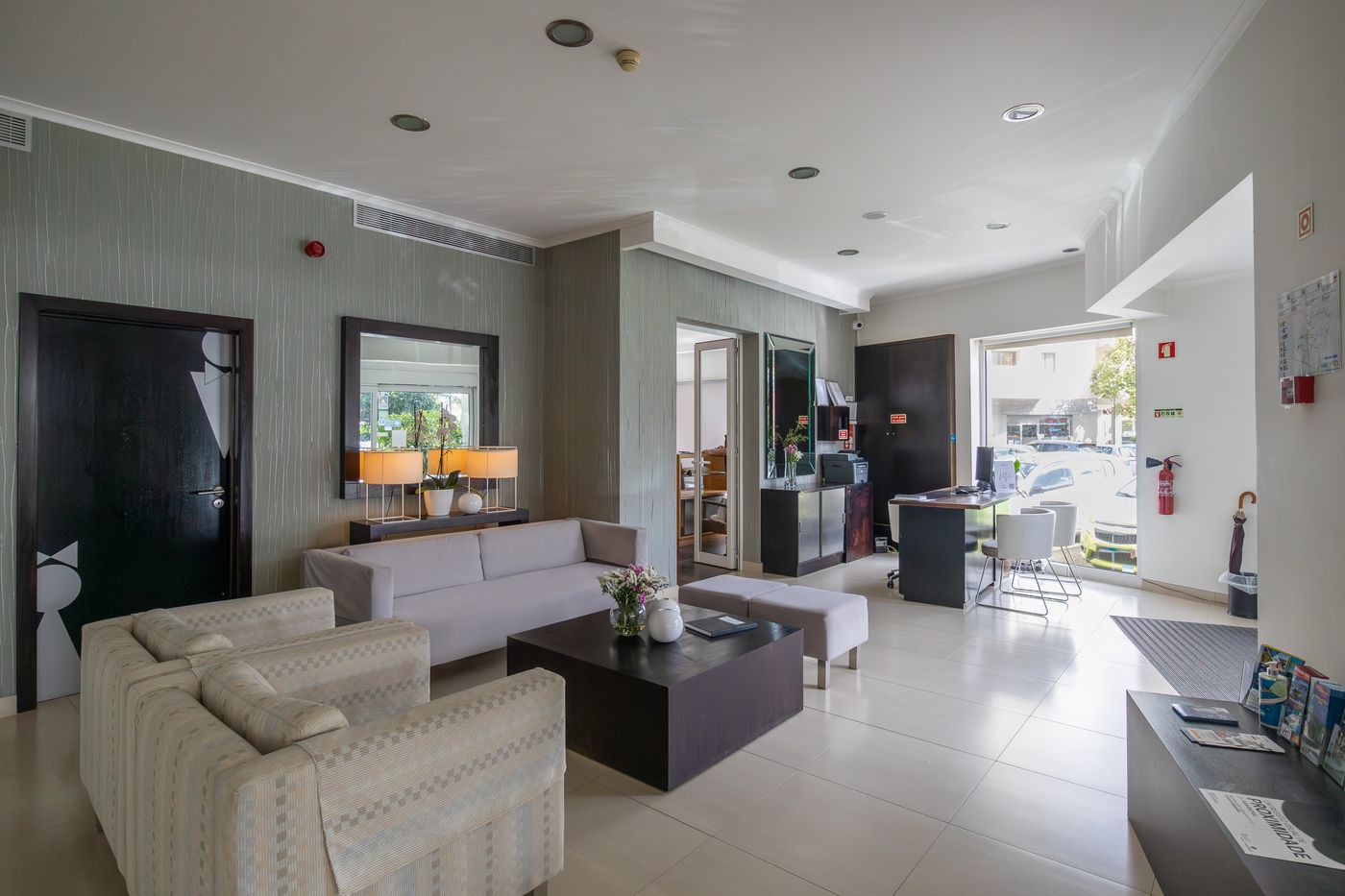 White-Waters-Lobby-17