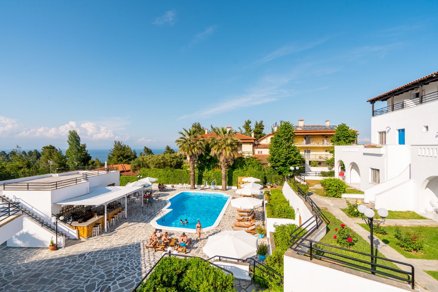 Theo-Bungalows-Pool-1