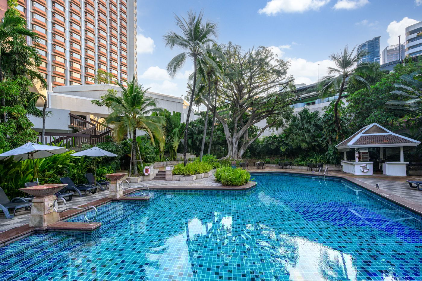 Centara-Grand-at-Central-Plaza-Ladprao-Bangkok-Pool-2