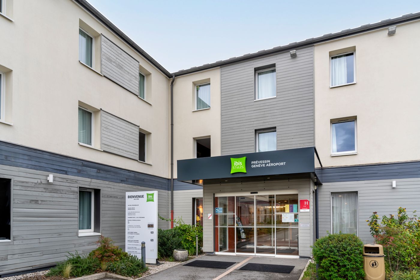Ibis Styles Prévessin Genève Airport (Open 10/2024-France-Prevessin-Moens-Lobby-3