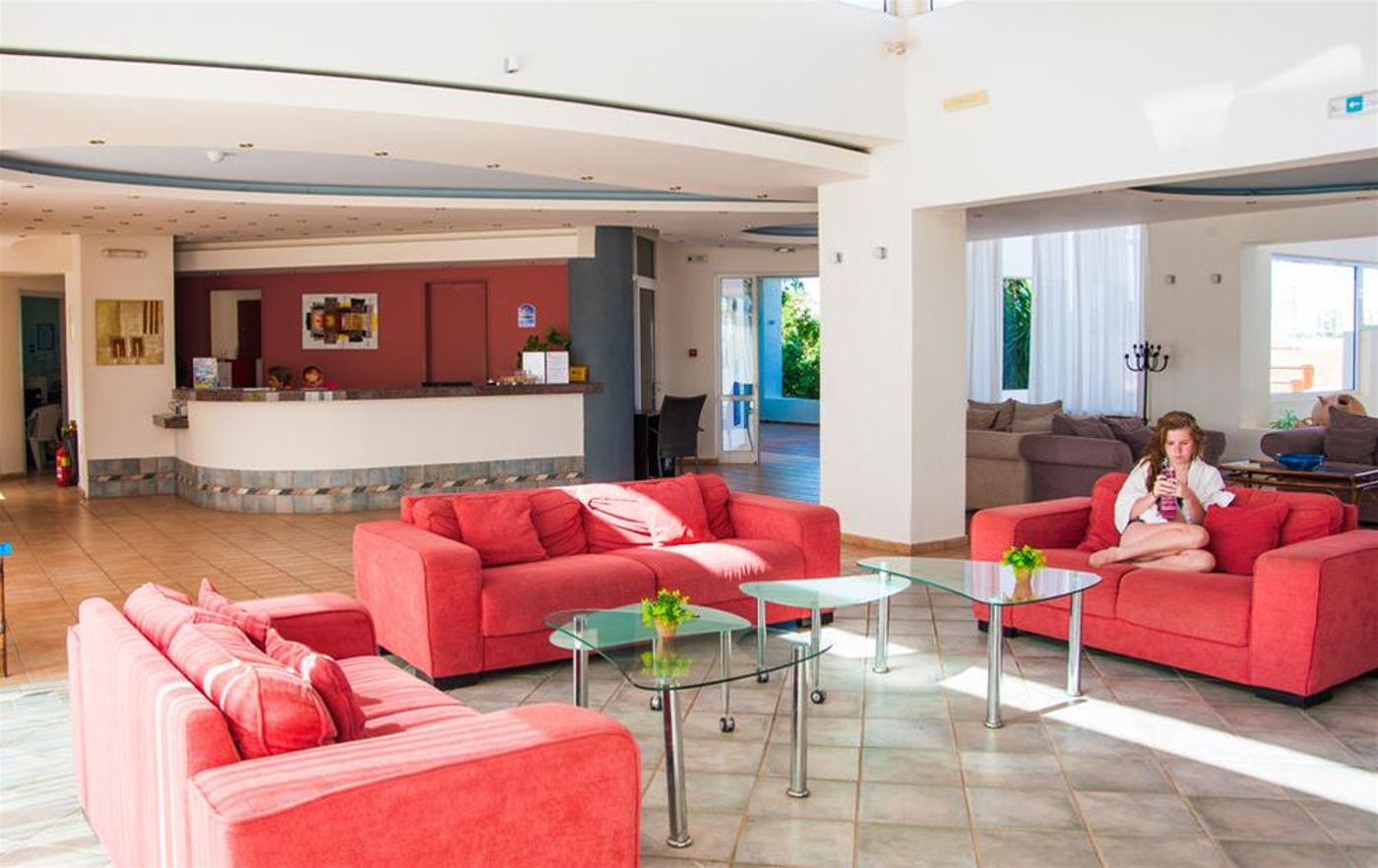 Best-Western-Sunshine-Village-Lobby-18