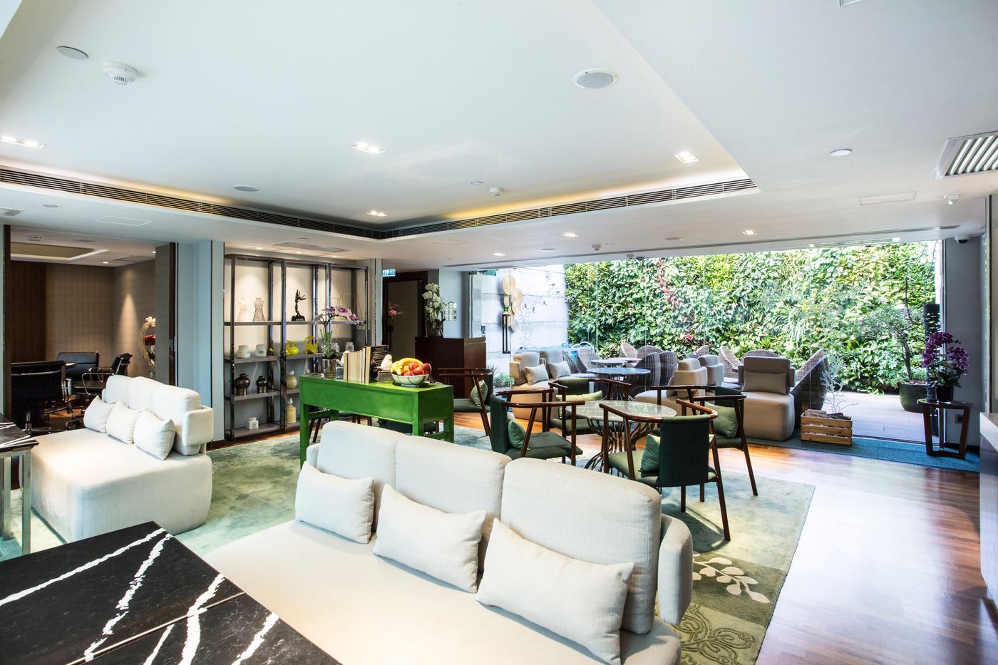 Wharney-Hotel-Room-2