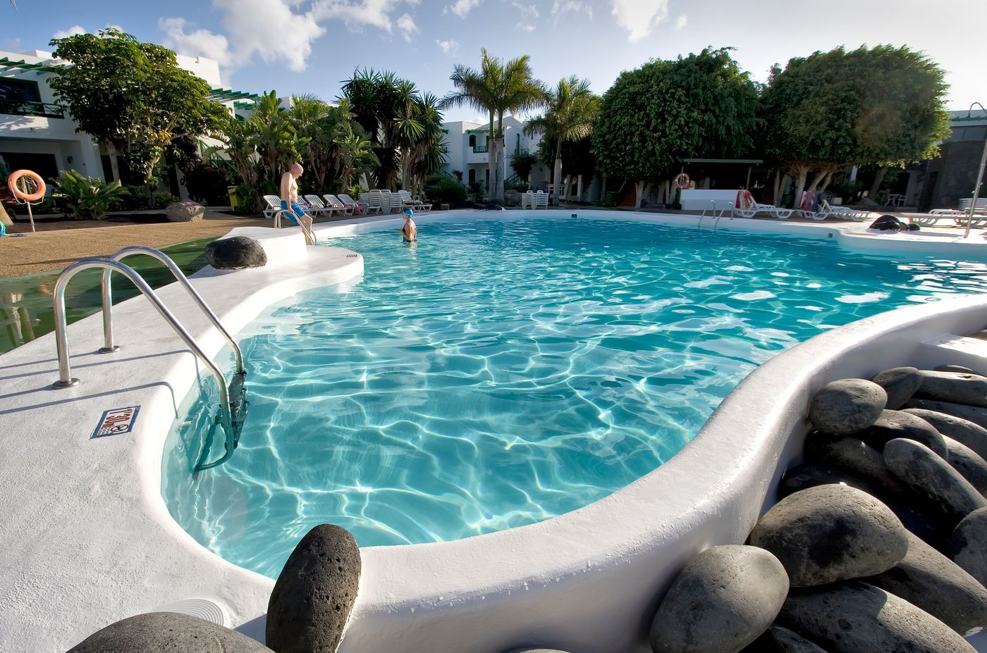 HG-Lomo-Blanco-Pool-13