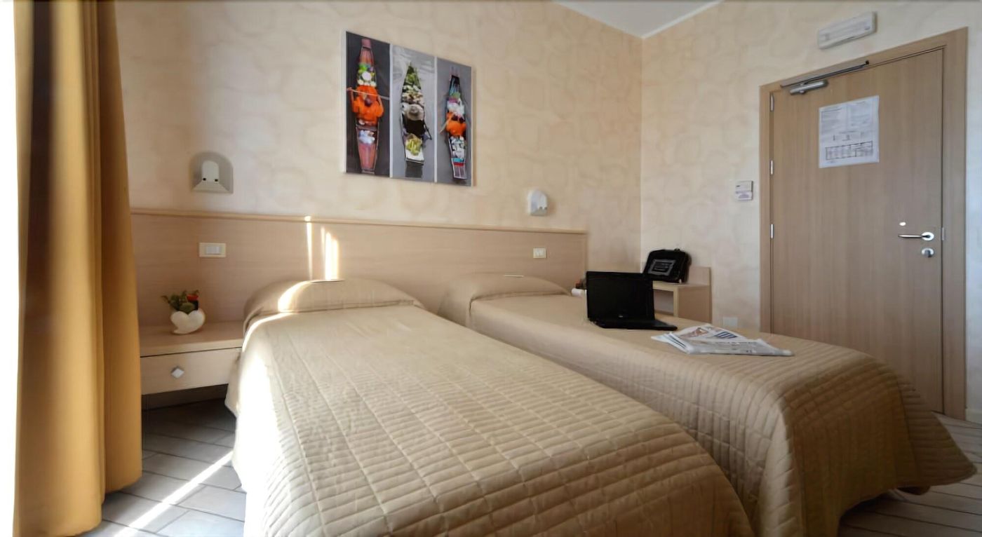 Hotel Mirandola - Italy - MIRANDOLA - Room - 6