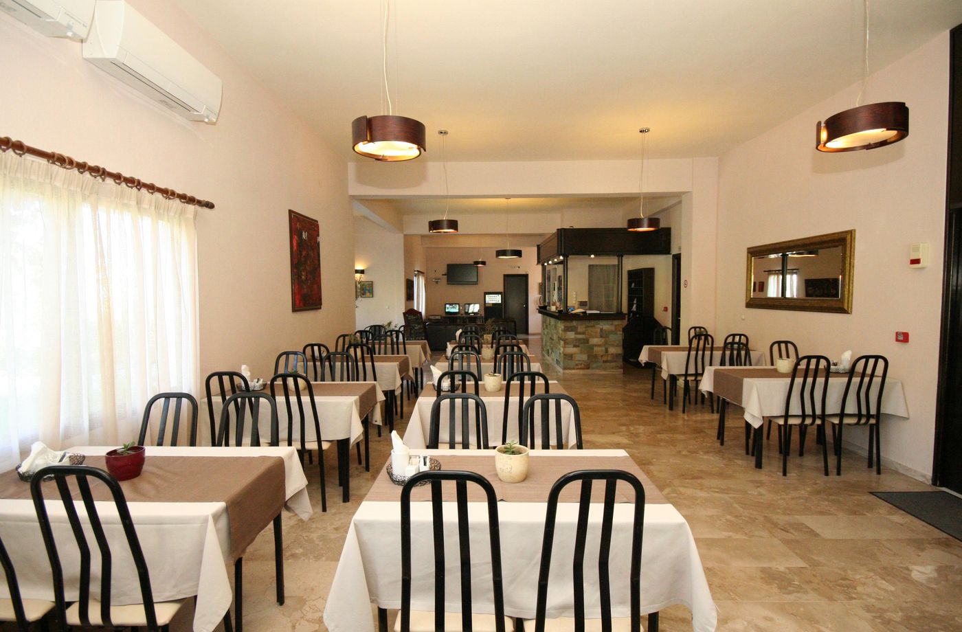 Kalives-Resort-Restaurant-27