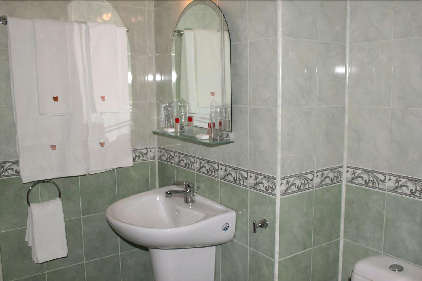 Alafrangite-Hotel-Room-16