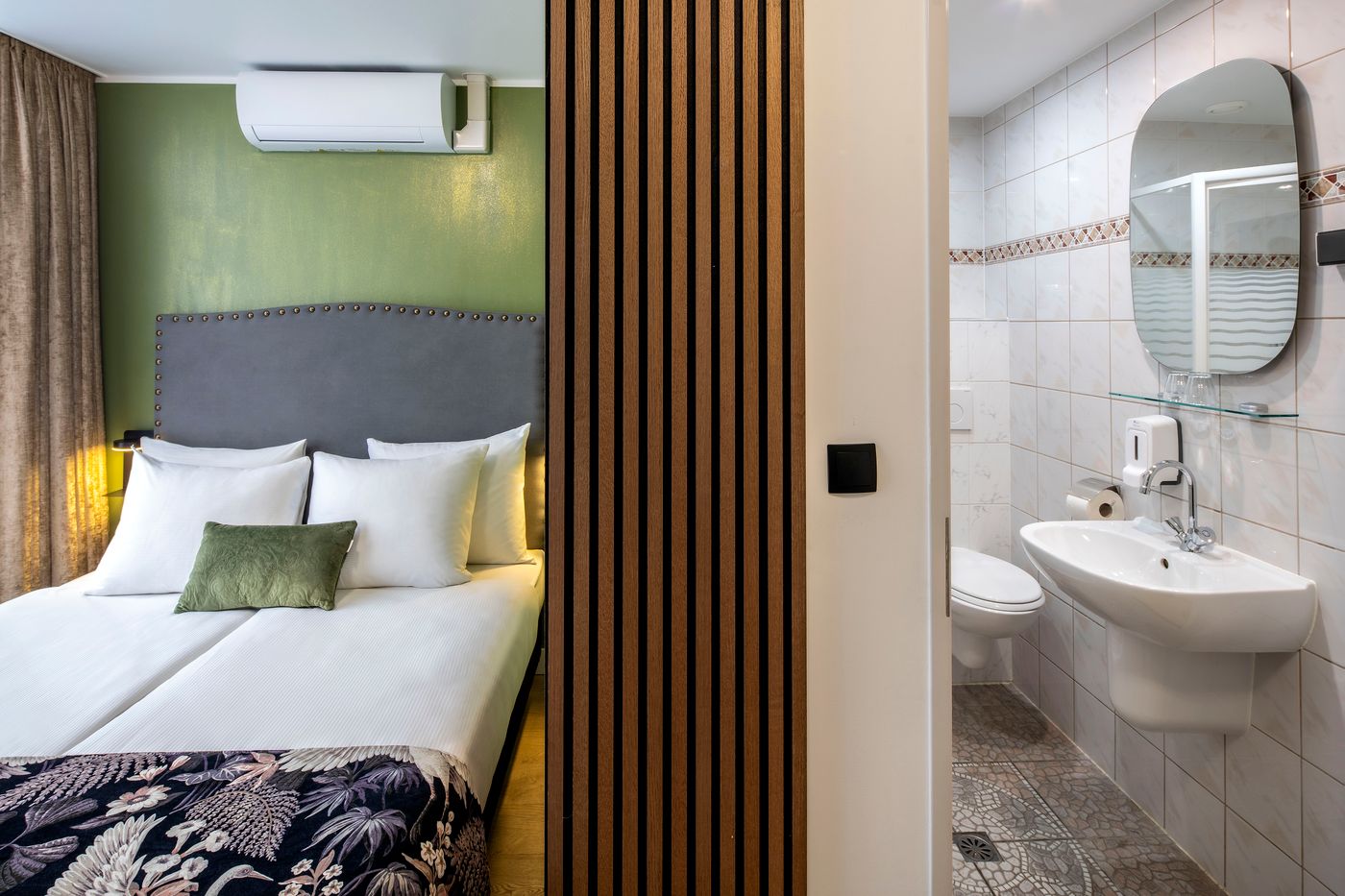 Hotel-Jupiter-Room-48