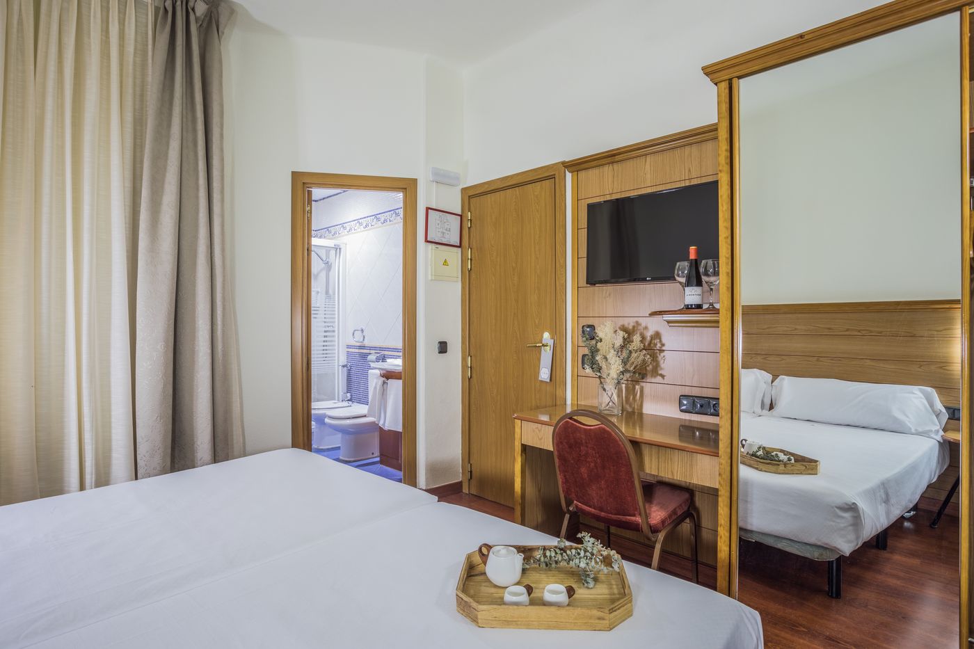 Aquaria-Negresco-Room-15