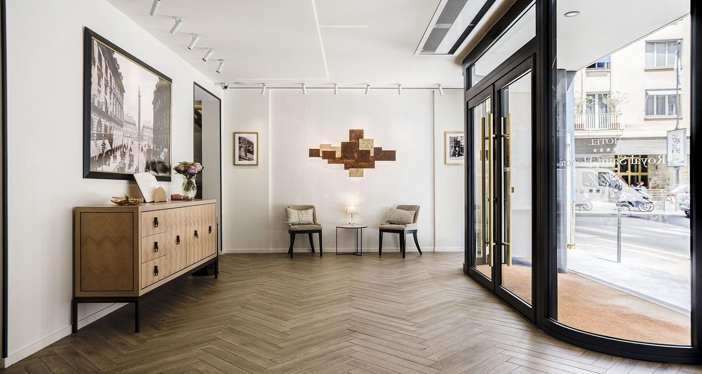 Royal-Saint-Honore-Lobby-5