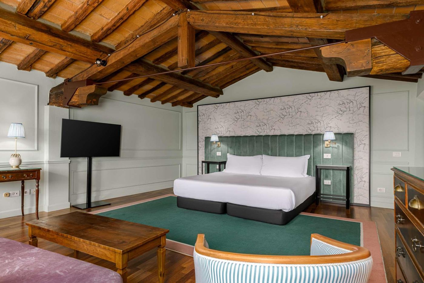 Room-Mate-Isabella-Room-32