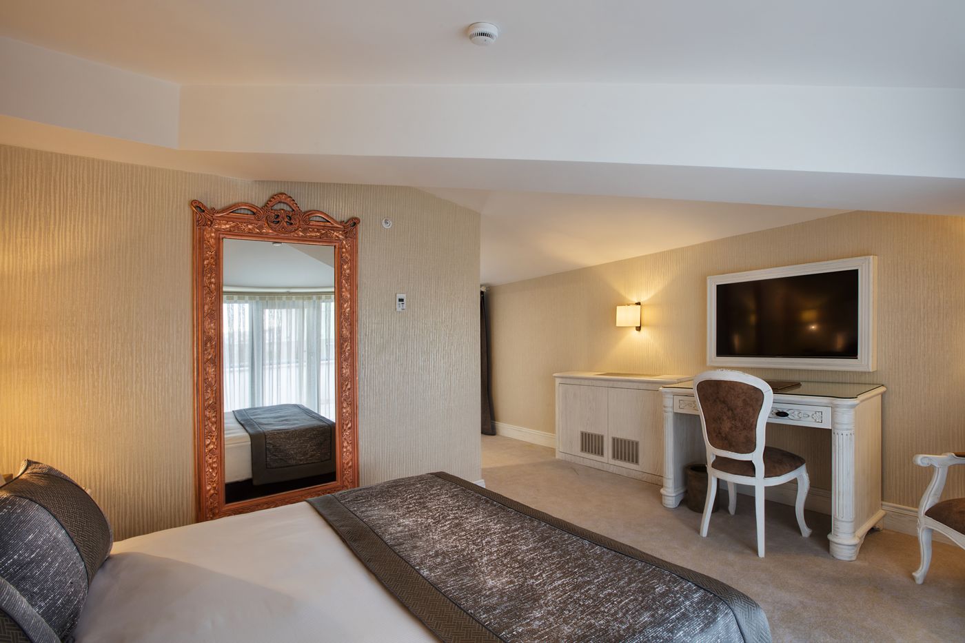 Ottomans-Life-Hotel-Deluxe-Room-25