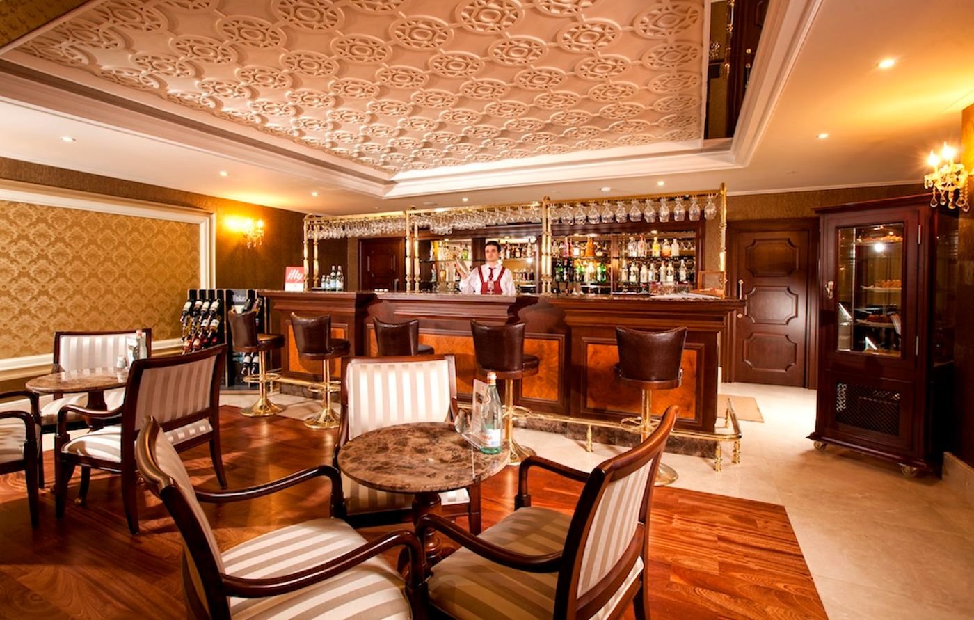 Grand-Halic-Goldenhorn-Bar-1