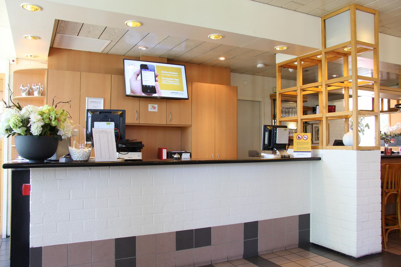Bastion-Hotel-Schiphol-Hoofddorp-Lobby-12