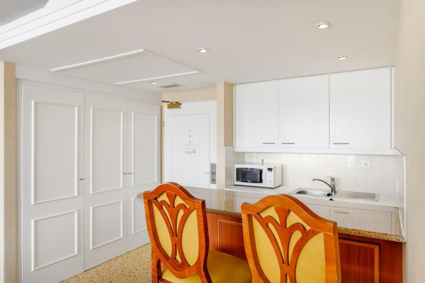 Millennium-Court-Marriott-Executive-Apartments-Room-13