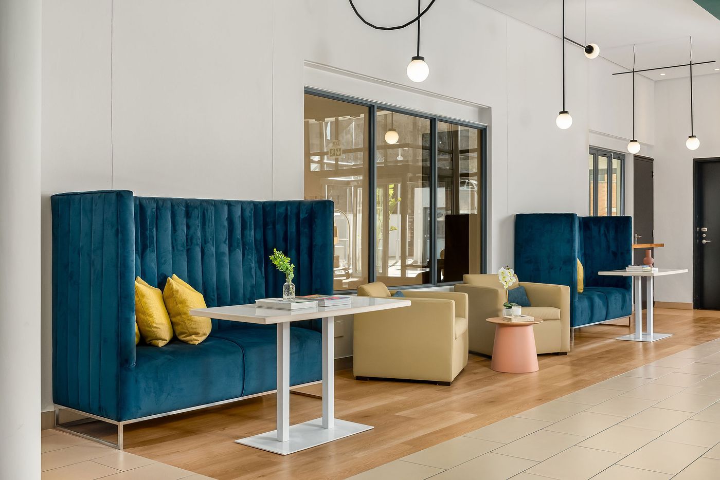 Park-Inn-by-Radisson-Cape-Town-Newlands-Lobby-3