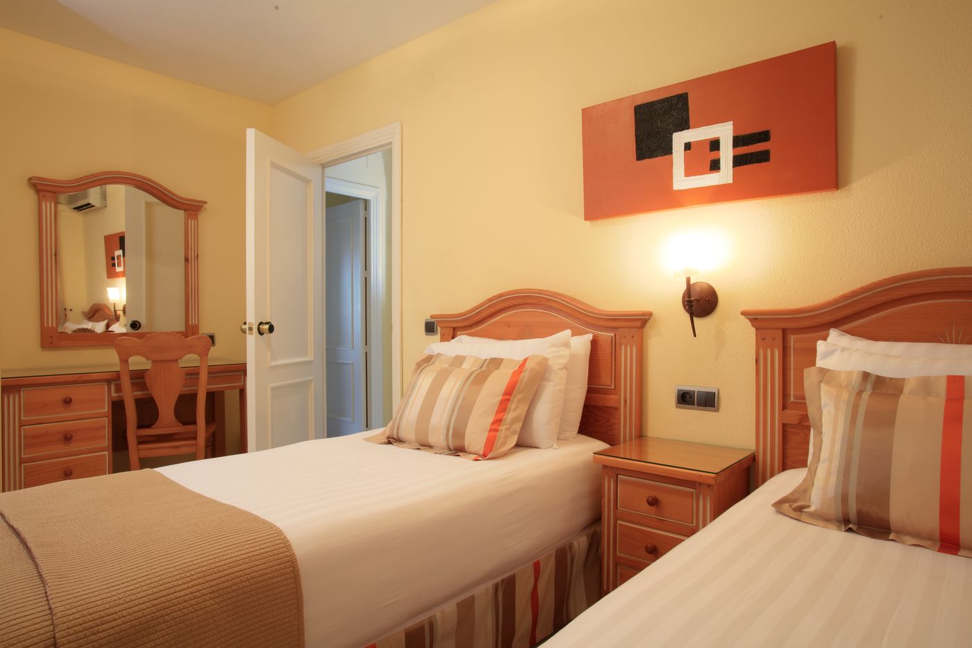 Macdonald-Dona-Lola-Room-21