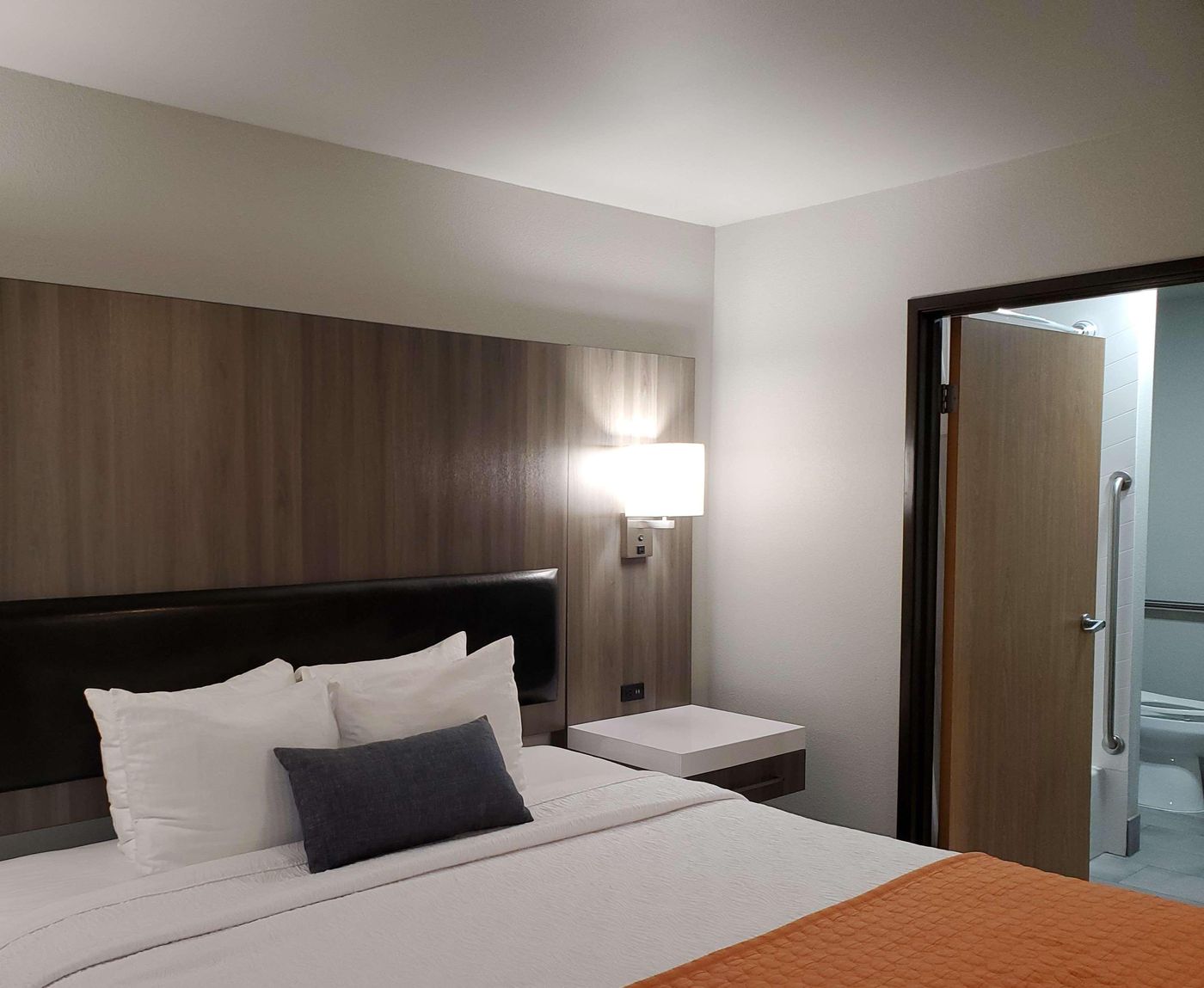 Best Western Plus Renton Inn-United States-RENTON-General view-9