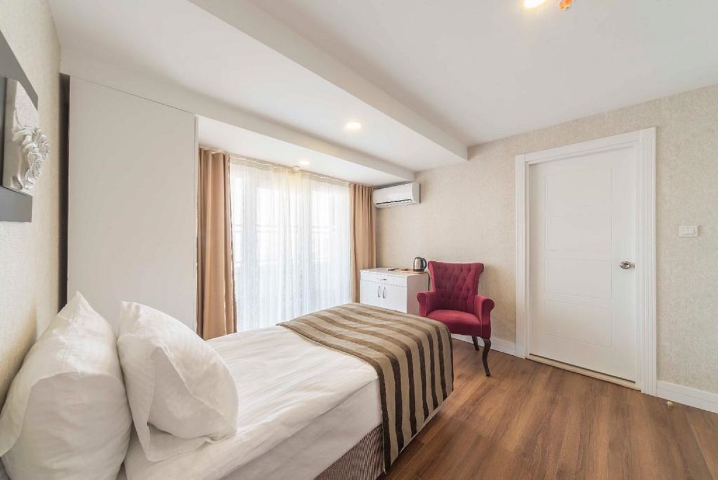 Kunlun-Kensington-Hotel-Istanbul-Room-16