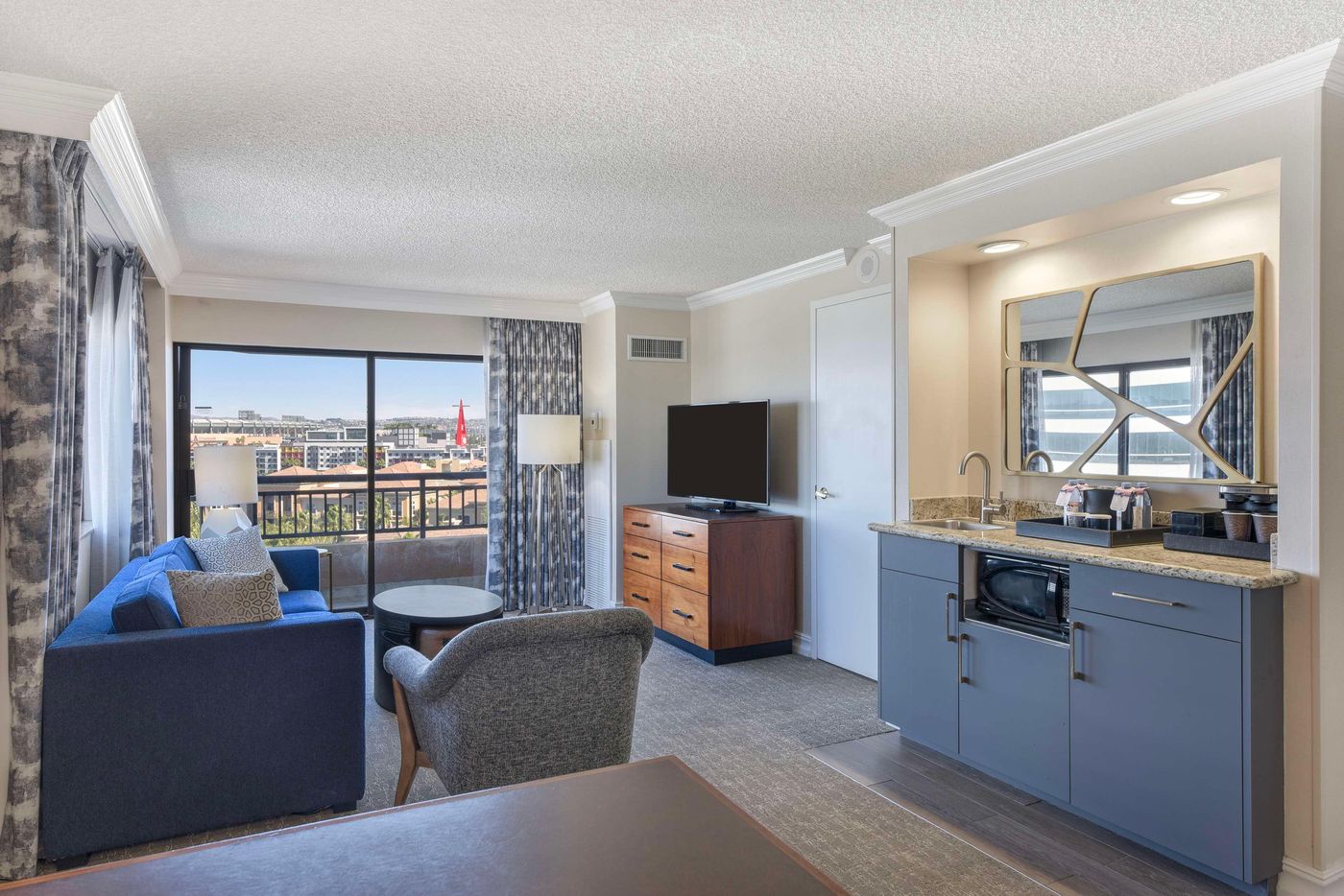 Embassy-Suites-by-Hilton-Anaheim-Orange-Room-9