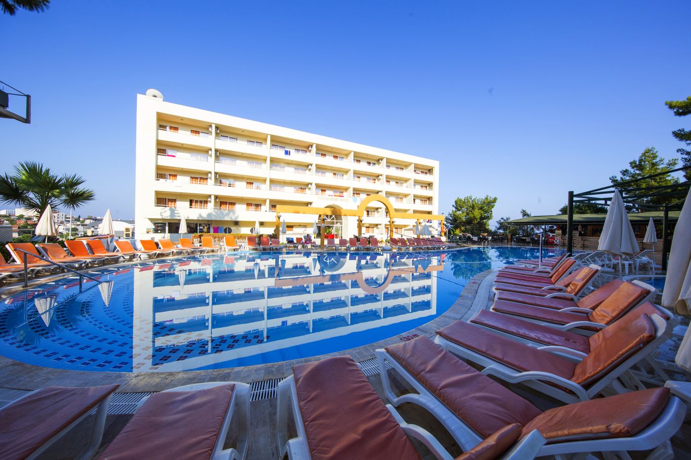 Tuntas-Family-Suites-Kusadasi-Pool-4