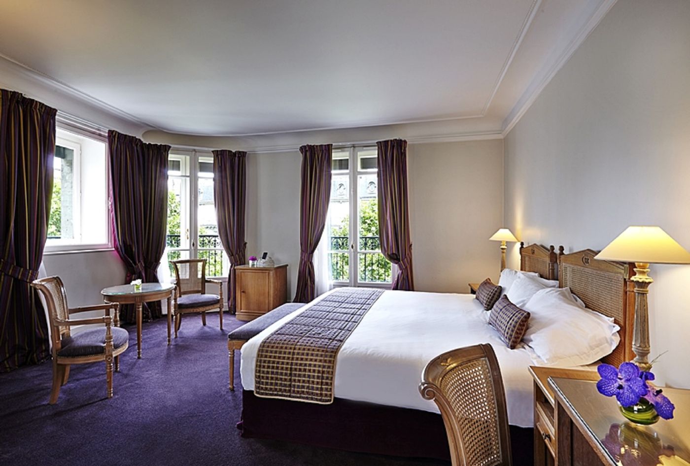 Royal-Arc-de-Triomphe-Room-2