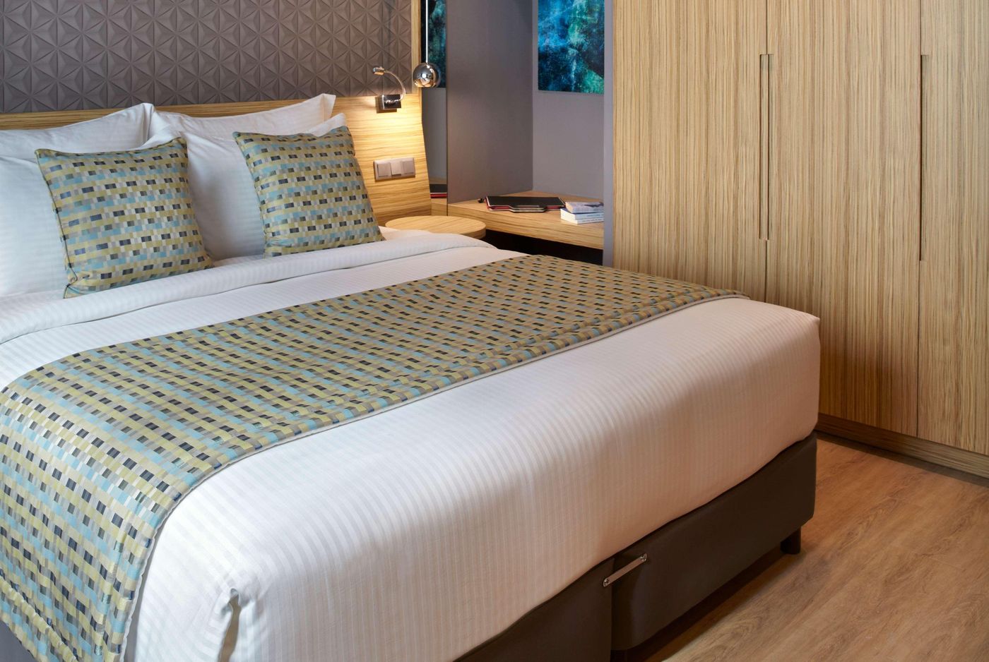 Wyndham-Grand-Athens-Room-12