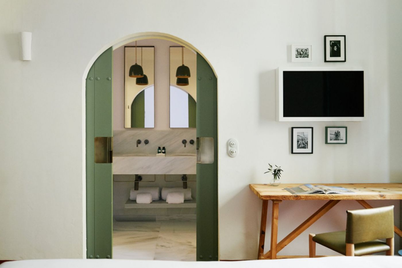 Can-Faustino-Room-50