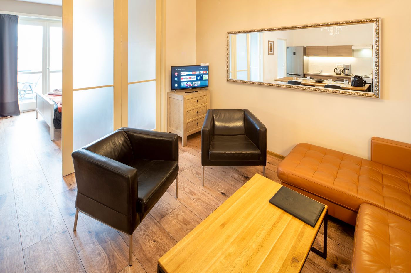 Apple-Apartments-Room-7