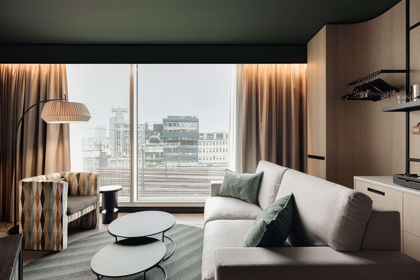 DoubleTree-by-Hilton-Amsterdam-Centraal-Station-Room-55