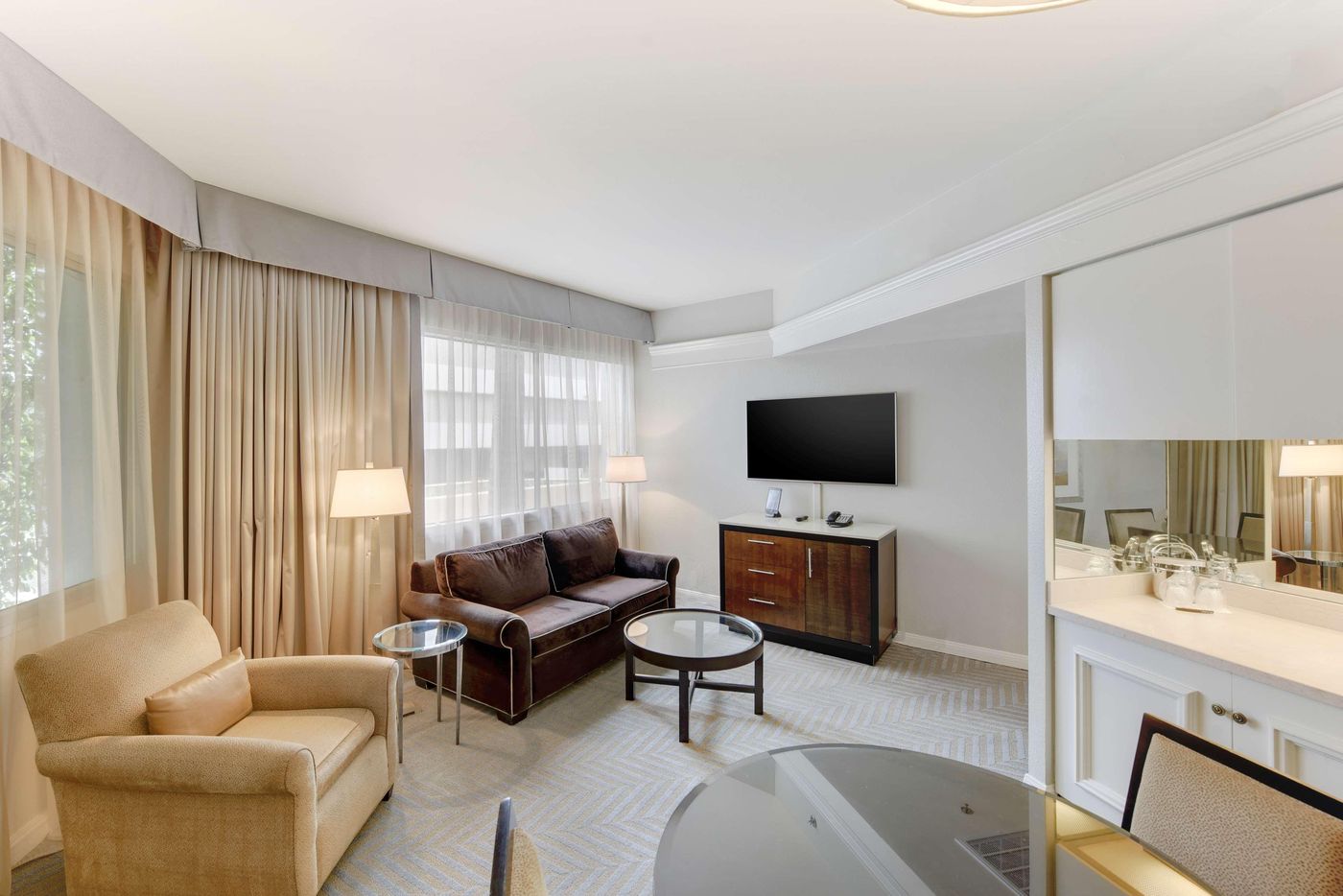 Beverly-Hilton-Room-44