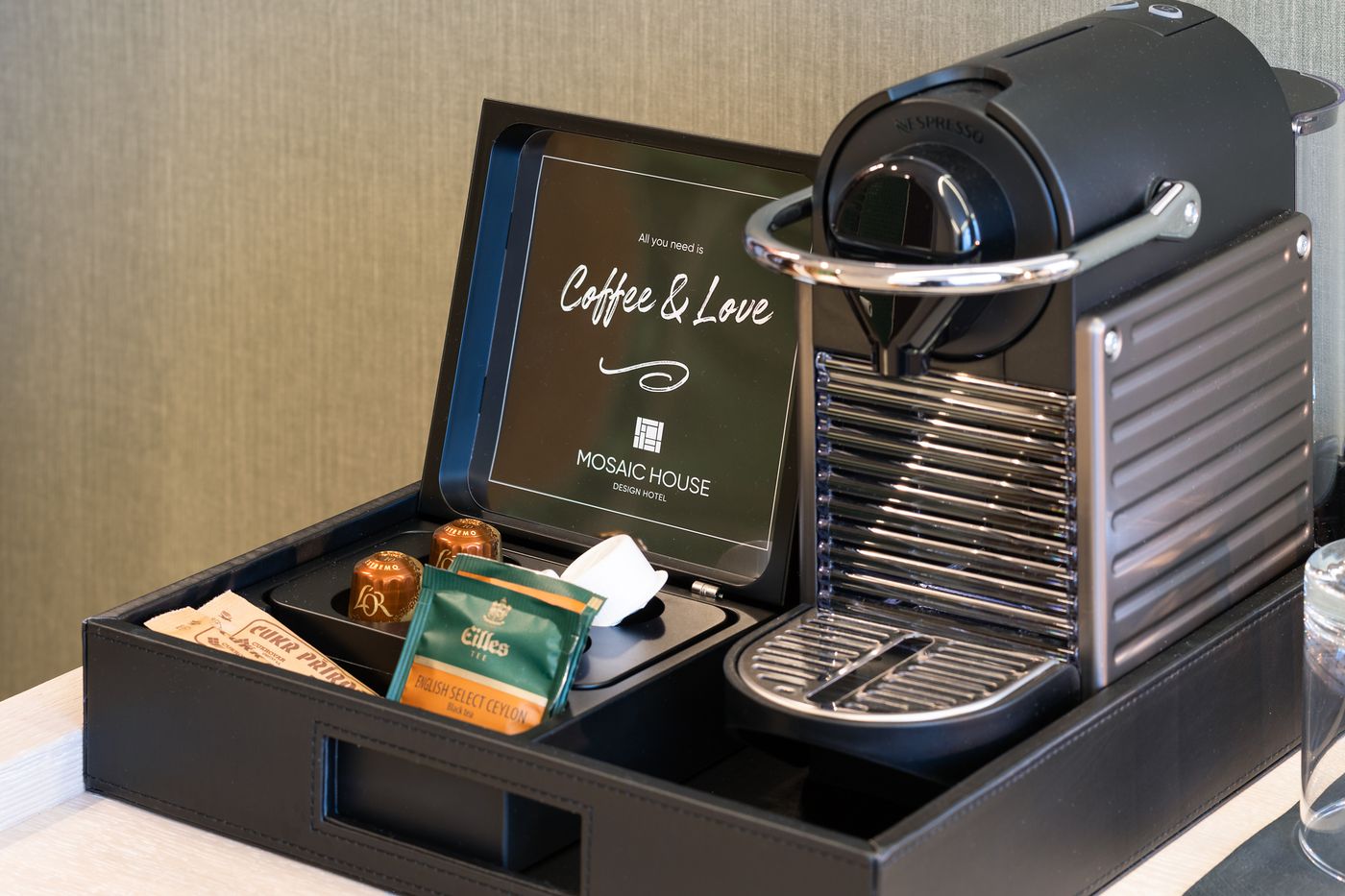 Mosaic-House-Design-Hotel-Room-18