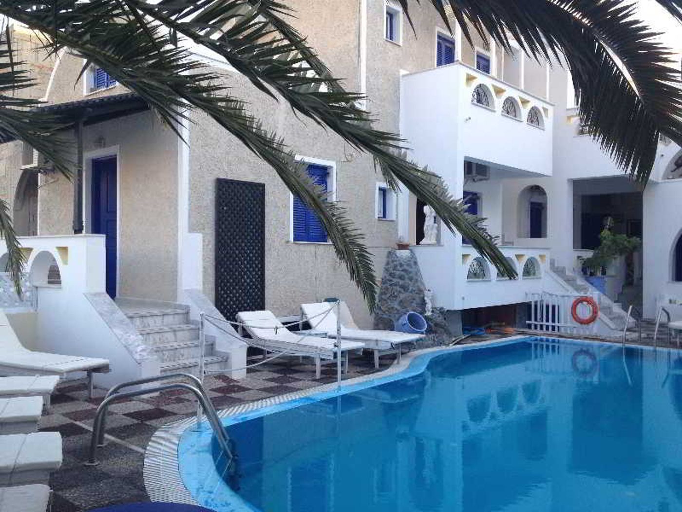 Vp-Prive-Suites-Pool-1